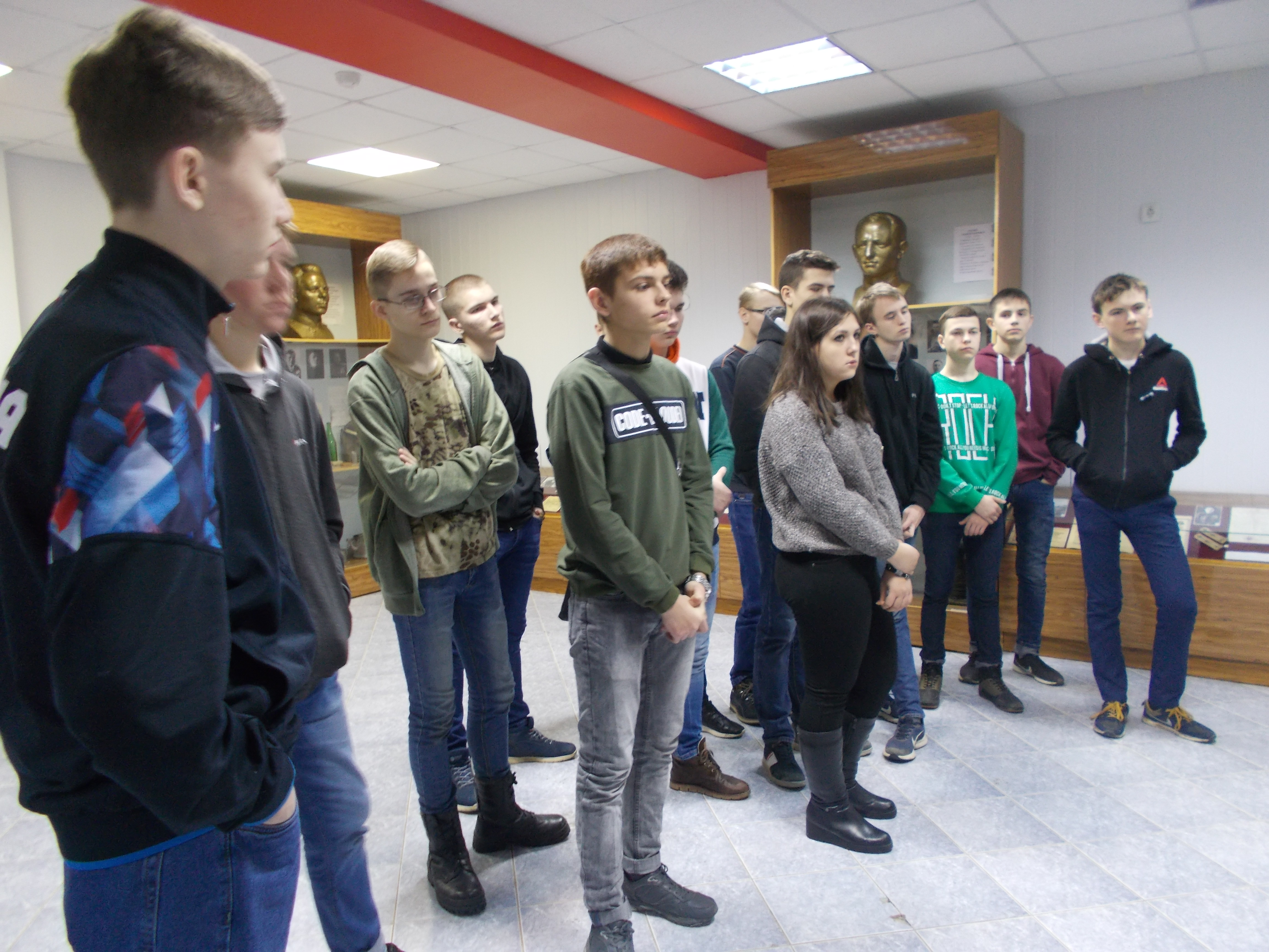 Февраль – месяц солдатский. Студенты первого курса знакомятся с героической историей Кировского района