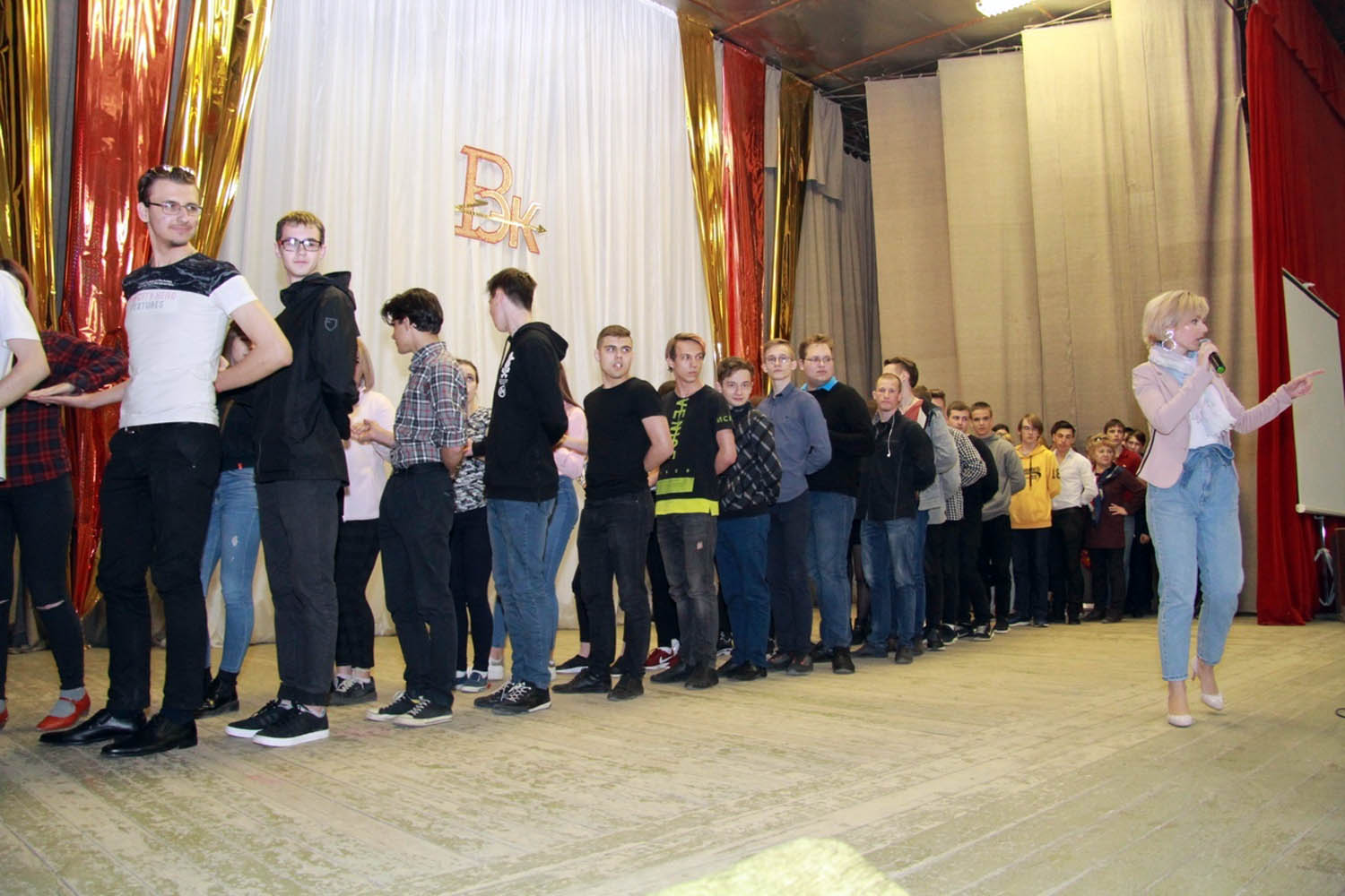 В Волгоградском энергетическом колледже состоялась репетиция молодёжного Царицынского бала