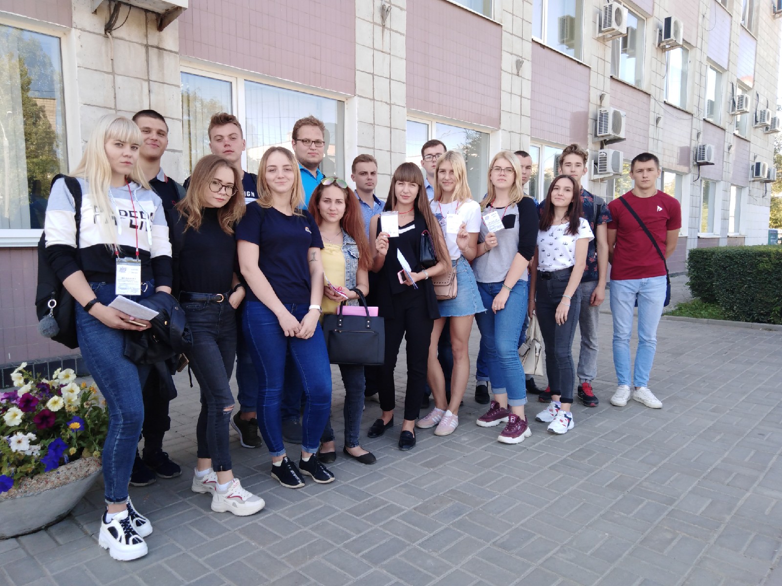 Волонтёры Волгоградского энергетического колледжа приняли участие в работе избирательных участков в единый день голосования